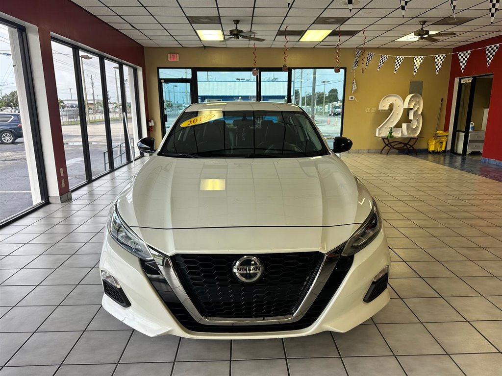 2019 Nissan Altima SR's photo